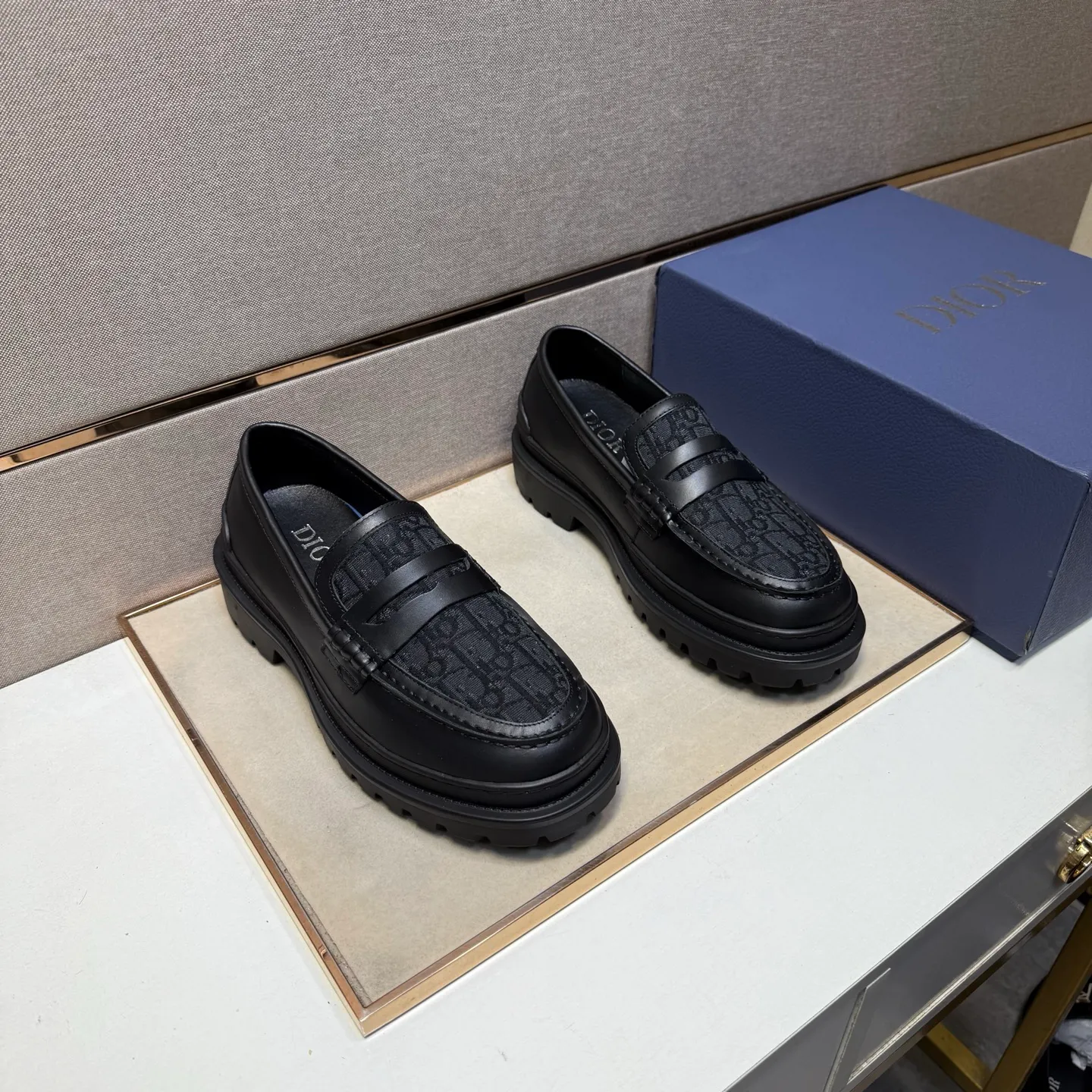 ⬛️Men's shoes 💰p442 [Dior~] Men's casual shoes 2025z cabinet sales simultaneously 🔶Size: 39-44 #️⃣ 🔷2 colors🔜The upper is made of multi-material splicing➕Genuine leather lining, comfortable and breathable, sole: original comfortable and wear-resistant outsole, ⚠️Real shot📱Photographed🎬The real thing is better📢📢📢